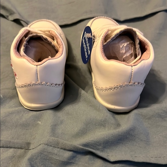 Stride Rite White Leather Baby Shoes with Floral Accents - Picture 5 of 5